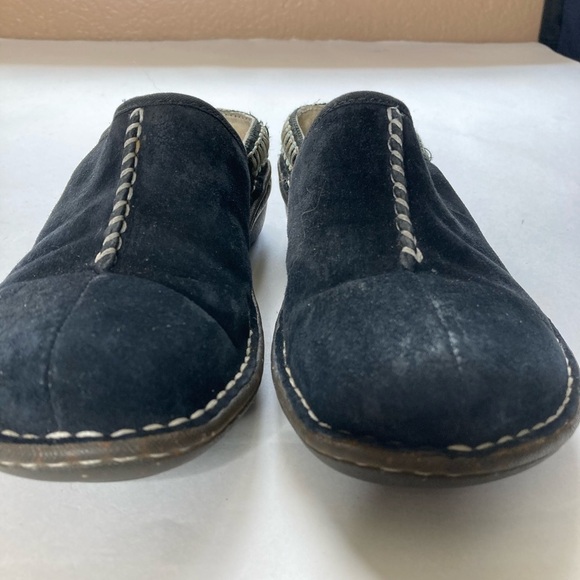 Ugg slip ons Sz 6 - Picture 3 of 7